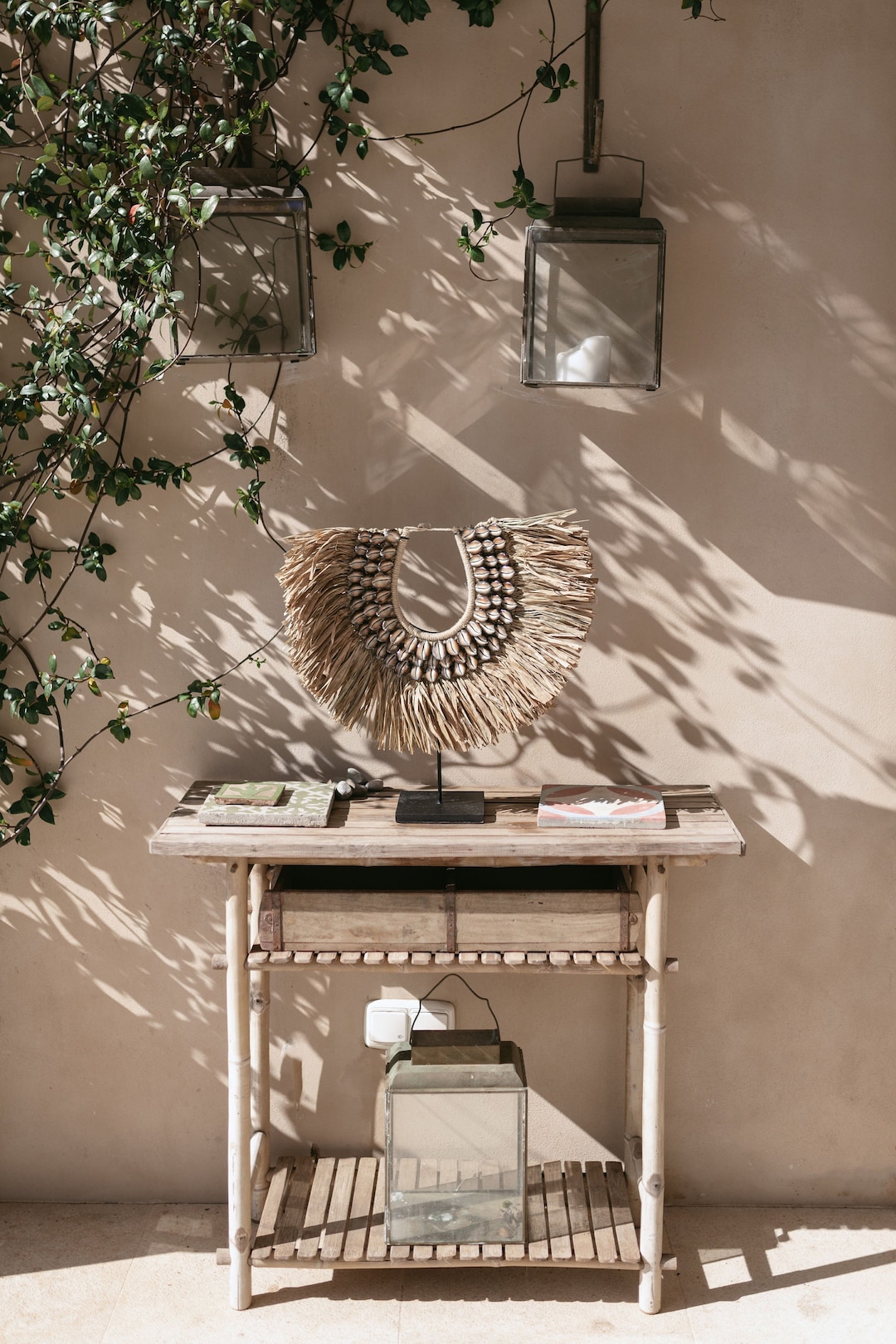 ULUWATU Necklace Wall Decor, Decorative Necklace, Raffia, Shells