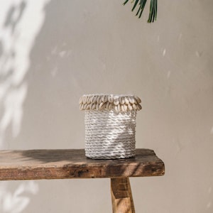 Cowrie Shell Seagrass Baskets Handmade Balinese Baskets, Jewelry Box, Natural Storage basket, Hand Woven seagrass WHITE