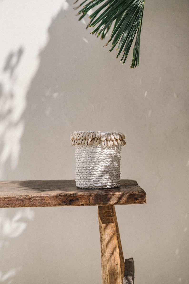 Cowrie Shell Seagrass Baskets Handmade Balinese Baskets, Jewelry Box, Natural Storage basket, Hand Woven seagrass WHITE