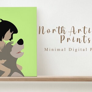 Puede incluir: Una ilustraci&oacute;n digital de Mowgli de El Libro de la Selva de Disney montando a Baloo el oso. La imagen est&aacute; sobre un fondo verde y tiene el texto "North Artisan Prints" y "Minimal Digital Poster" debajo.