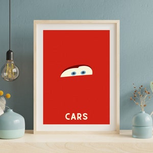 Può includere: Un poster rosso con un'illustrazione minimalista degli occhi di Saetta McQueen e la parola "CARS" in testo bianco.