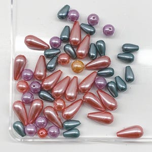 Bag of mixed pearlised beads