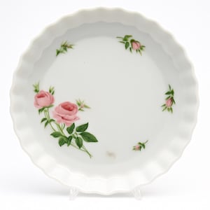 Christineholm Porcelain 9 1/2” Scalloped Pie Dish with quiche rose pattern