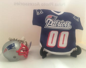 J.F. Sports - Par de llaveros con casco y camiseta de los New England Patriots