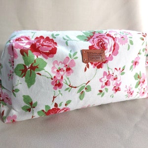Kosmetiktasche/Kulturbeutel handgenäht, Blumenmuster