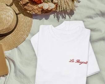 Personalized Tee with «Le Boycott» in Red cursive letters French Protest Shirt Activist gift Parisian style Graphic Tee Cotton Tshirt