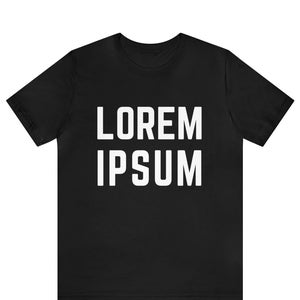 Puede incluir: Camiseta negra con texto blanco que dice "LOREM IPSUM".
