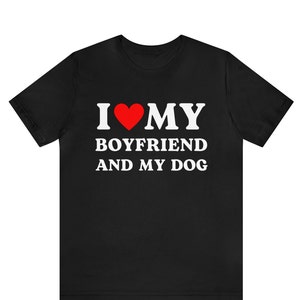 Ich liebe meinen Freund und meinen Hund, I Heart My Boyfriend Shirt, Geschenk für sie, Geschenk für Freundin, personalisierte Paare Valentinstag T-shirt