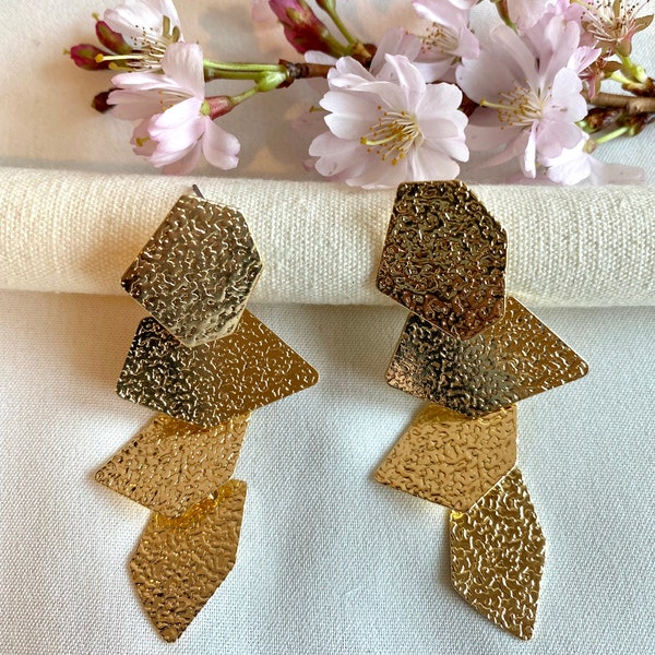 Boucles d’oreilles dorée à l’or fin pendantes,style boho chic,cadeau femme , bijou pour elle stylé,boucles d oreilles tendance, bijou bohème