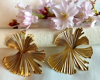 Boucles d’oreilles feuille de gingko dorée or fin, bijoux vintage ,style boho chic, cadeau femme, pour elle, boucles d oreilles tendance