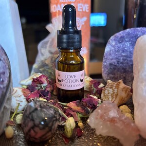 Love Spell Oil – Attraction & Self-Love Potion for Romance Rituals, Candle Magic, Bath Spells, Confidence and Divine Feminine Energy
