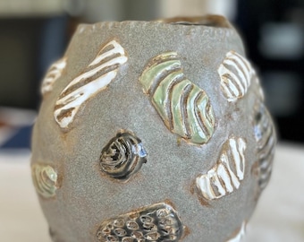 Handmade ceramic vase with shell relief – unique, decorative flower vase, Mediterranean style, oval