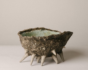 Oval clay bowl with spiky feet Green glazed inside, textured outside Hand-formed & unique – ceramic one-of-a-kind