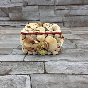 Vintage Coastal Seashell Jewelry Box, Hand Decorated. Trinket or Keepsake Box. Free Shipping!