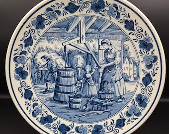 Plato de pared azul de Delft de Royal Goedewaagen: escena holandesa pintada a mano, década de 1970