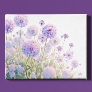 Peut inclure: Une peinture à l'aquarelle d'un champ de fleurs violettes avec des centres blancs. Les fleurs sont à différents stades de floraison, certaines sont complètement ouvertes et d'autres sont encore en bouton. L'arrière-plan est d'un blanc doux.
