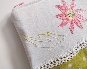 Vintage Embroidered Zipper Pouch
