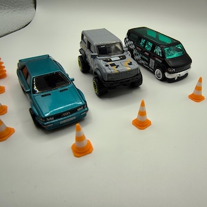 Miniature Traffic Cones 1/64 Scale – (Set of 24) Premium Duo-Tone Cones for Dioramas, Diecast Displays & Model Scenery