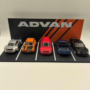 Epic Die-cast Diorama Display Showcase and Organize Your Collection with a Stunning Miniature 5 Car Garage Scene for Diecast Cars and Tracks