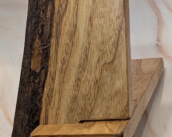 Soporte de madera para teléfono móvil hecho a mano, base de madera de fresno con borde vivo, soporte de escritorio para teléfono, regalo para él, soporte de carga de madera para teléfono.