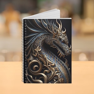 8.5"x11" 金属製精巧なドラゴンの空白罫線入りスパイラル綴じノート、ドラゴン US レター コイル綴じ 8.5 インチ x 11 インチ 100 ページまたは 200 ページ 大学罫線