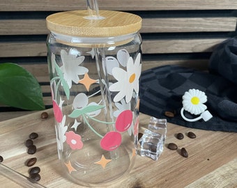 Glas mit Bambusdeckel personalisierbar/ 470ml/  personalisiert/Kirsche/Gänseblümchen / Cherry Daisy/Iced Coffee/ mit Namen / Can / Dose