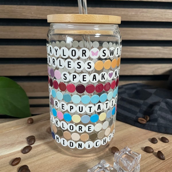 Glas mit Bambusdeckel personalisierbar/ 470ml/  personalisiert/Swiftie/ Taylor Swift/friendship bracelet/Iced Coffee/ mit Namen / Can / Dose