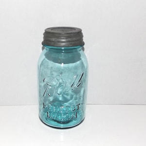Antique/Vintage Blue Ball Perfect Mason Qt. Jar #8 Zinc Lid 1923-1933