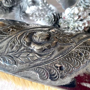 Antique Victorian Clothes Brush Silver Plate Horse Hair Vanity Brush Dresser Bristle Brush Vintage Beauty Accessories Gift for Mom Grandma
