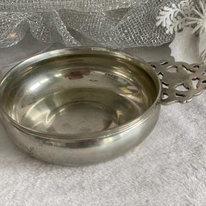Vintage Pewter Porringer Bowl Williamsburg Stieff Colonial Style Single Handle Porringer Candy Dish Shallow Pewter Bowl Vintage Gift