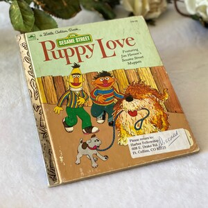 vintage 1983 Première édition Little Golden Book Sesame Street Bert & Ernie Puppy Love livre illustré pour enfants, vintage cadeau de Noël pour enfants 2 - E