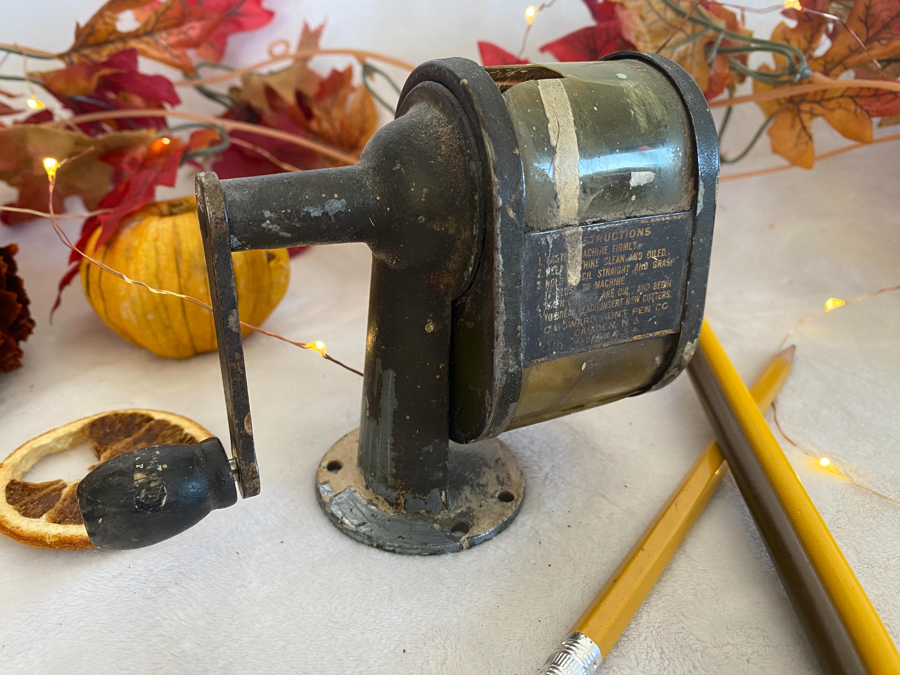 その他 BOSTON  PENCIL SHARPENER 1930s Vintage Boston Pencil Sharpener Model L Metal