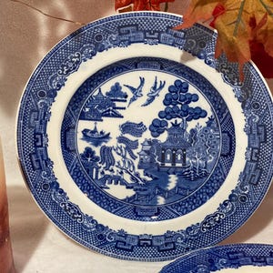Vintage Johnson Bros Blue Willow Appetizer Plate Blue and White Small China Plate Vintage Ceramic Dishes Vintage Housewarming Gift ONE Plate