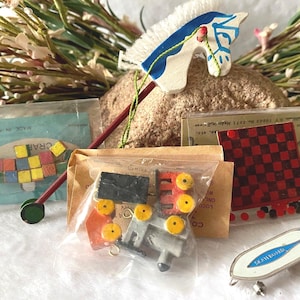Vintage Dollhouse Miniature Toys & Games Wooden Stick Horse Checkers Train Building Blocks Skateboard Dollhouse Accessories Stocking Stuffer