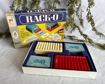Juego de cartas Racko vintage de 1961, Milton Bradley. Juego educativo de matemáticas de los años 60. Ideal para la educación en casa o como regalo para amantes de los juegos.
