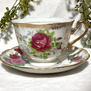 Tazza da tè e piattino in porcellana vintage con rose rosa e dettagli dorati, regalo vintage per la festa del tè, regalo vintage per lei, regalo per la padrona di casa, moglie, nonna, festa della mamma