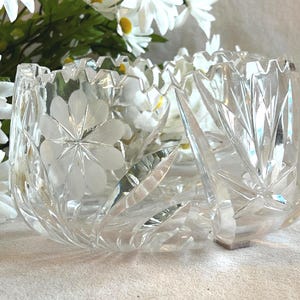 Vintage kristallskål med blommor och sågtandskant bild 7
