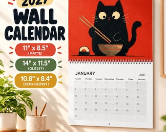Könnte beinhalten: Ein Wandkalender für 2027 mit einem schwarzen Katzenmotiv, die mit Stäbchen Sushi vor rotem Hintergrund isst. Der Kalender zeigt drei verfügbare Größen: 27,9 cm x 21,6 cm matt, 35,6 cm x 29,2 cm glänzend und 27,4 cm x 21,3 cm seidenmatt.