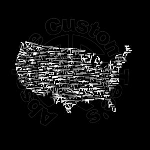 Puede incluir: Una imagen en blanco y negro de los Estados Unidos de América, formada por las siluetas de varias armas de fuego. La imagen está rodeada por un círculo con el texto "Custom Guns" en blanco.