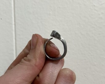 Bent nail ring outlet