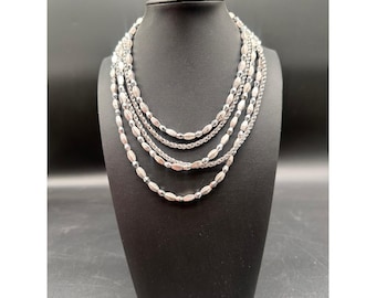 Naszyjnik z wielorzędowym łańcuszkiem z koralików w kolorze srebra Trifari, 16 cali