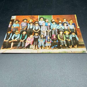Postal de niños Amish en la escuela, Pennsylvania Dutch Country, Vincent Tortora