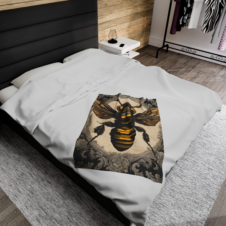 Hornet Rococo Art Plush Blanket Velveteen Plush Blanket Insect Art Home ...