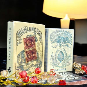 Cadeau pour lui | Cartes de poker classiques| Répliques de cartes de poker Highlanders 1864 | Jeu de 55 cartes de poker |