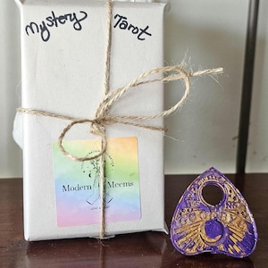 Mysterieus tarotdeck | Blind Date Tarot - Premium tarotdeck met gids | In cadeauverpakking en intuïtief gekozen