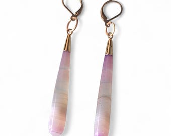 Pendientes colgantes de ágata rosa con bandas hechos a mano / Oro vermeil de 22 k