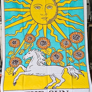 Arazzo da parete grande "Il Sole dei Tarocchi" / Decorazione con carte dei Tarocchi in morbido lino, 43 x 29 pollici / Decorazione spirituale per la casa