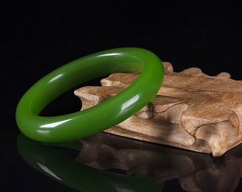 Pure green jade bangle