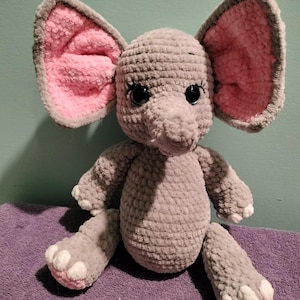 Elefante de peluche tejido a crochet