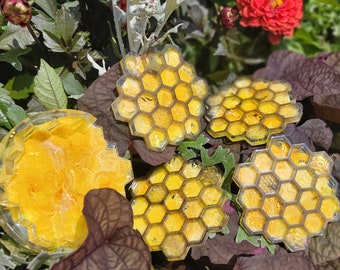 Bee Hive in Yellow, 4 pcs with base